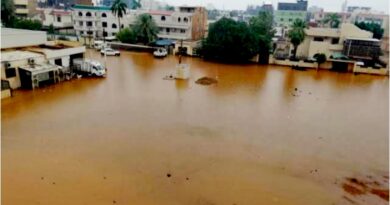 السماء تمطر والواقع ينهار.. خطر مزدوج يهدد الأرواح والبيئة