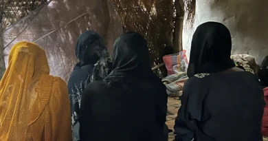 إذلال على الحواجز: معاناة النساء في نقاط التفتيش بين نيران الجيش والدعم السريع