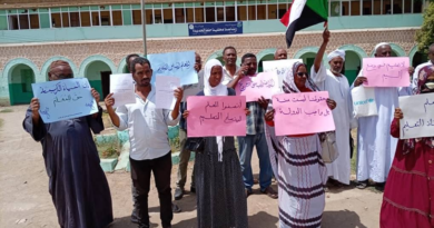 رواتب فقدت 90% من قيمتها.. تحوّل غضب المعلمين إلى موجة إضرابات في السودان